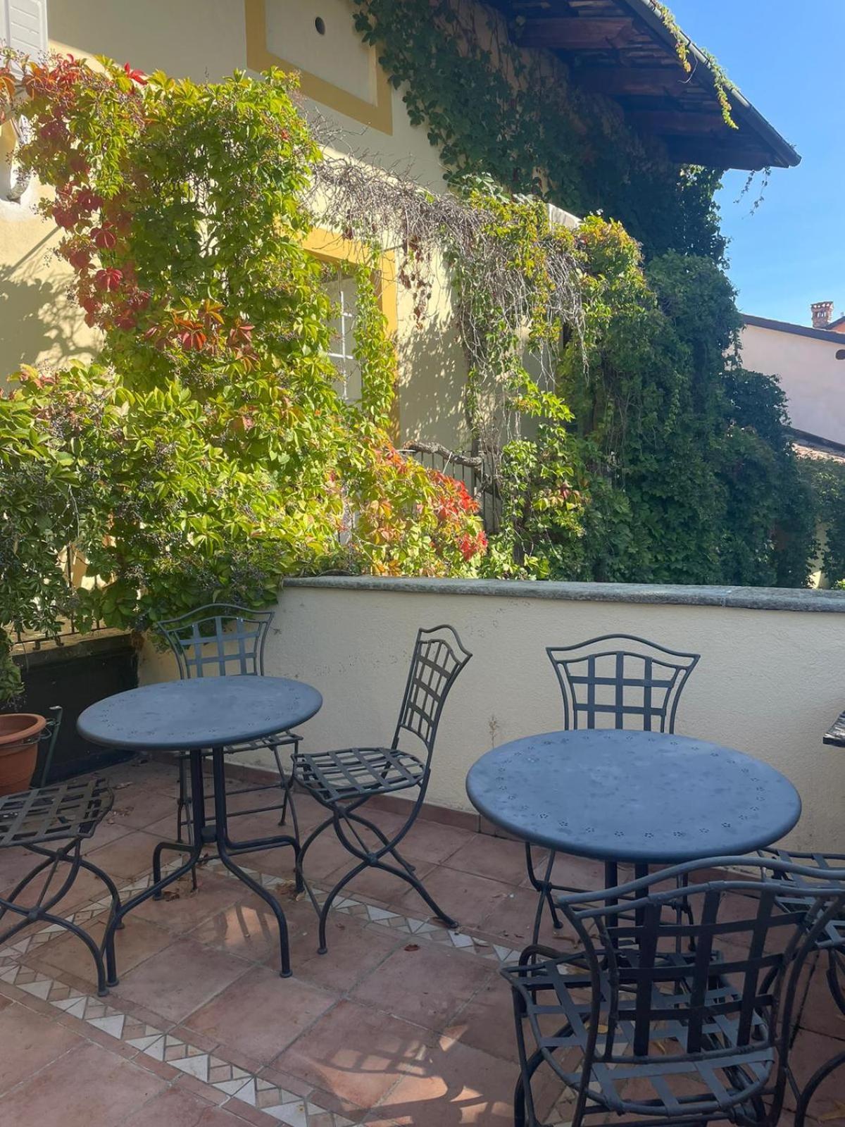 Palazzo Sismonda Bed & Breakfast Corneliano d'Alba Room photo