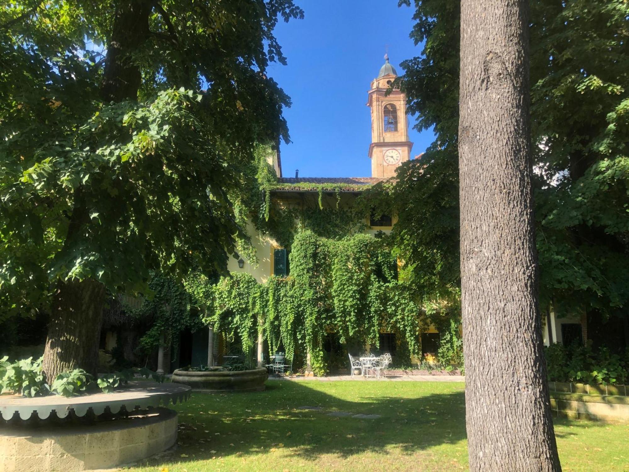 Palazzo Sismonda Bed & Breakfast Corneliano d'Alba Exterior photo