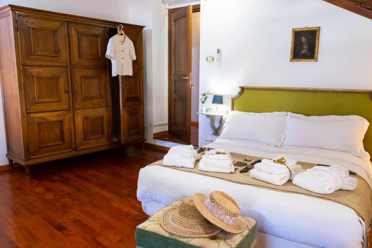 Palazzo Sismonda Bed & Breakfast Corneliano d'Alba Exterior photo