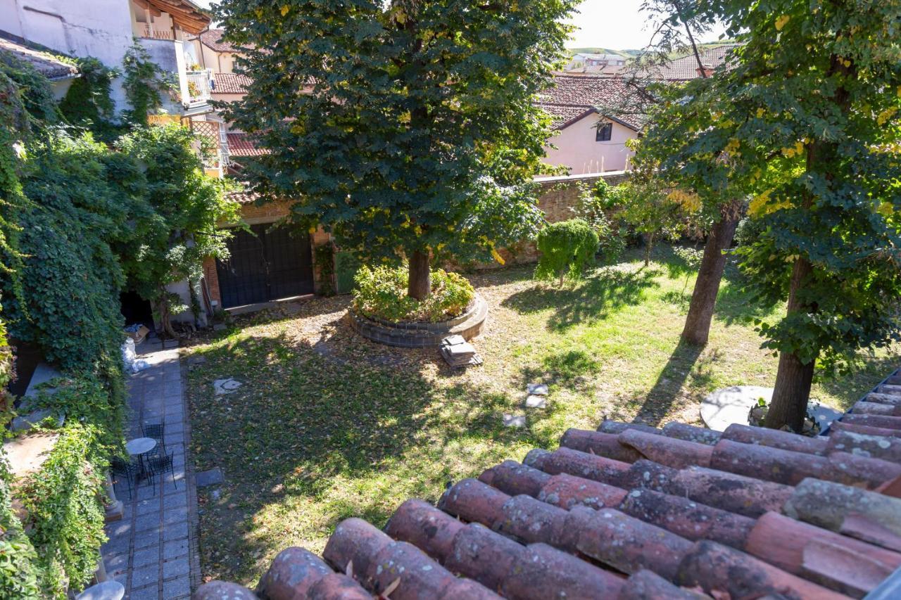 Palazzo Sismonda Bed & Breakfast Corneliano d'Alba Exterior photo